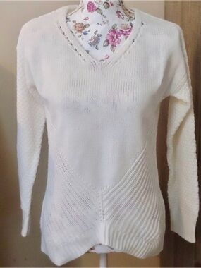 True Craft White V-Neck Knit Detail Sweater